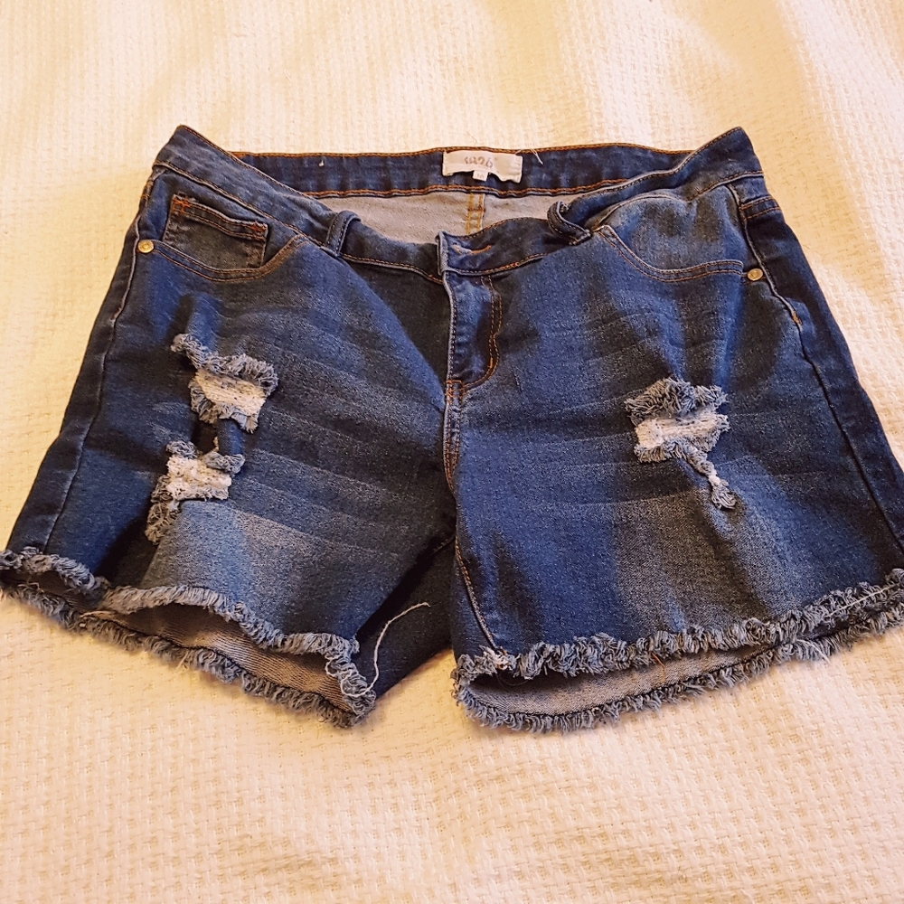 Distressed denim shorts - 1826 Jeans - size 16